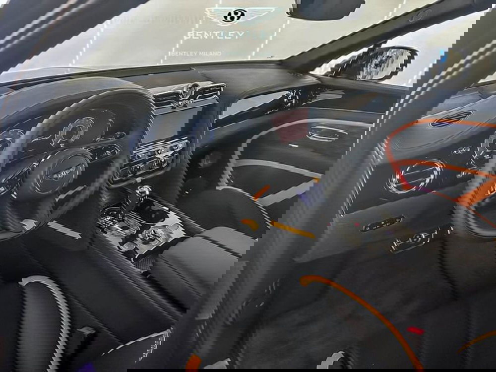 Bentley Bentayga nuova a Milano (10)