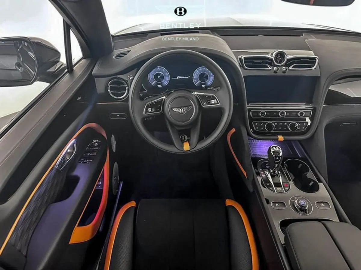 Bentley Bentayga nuova a Milano (11)