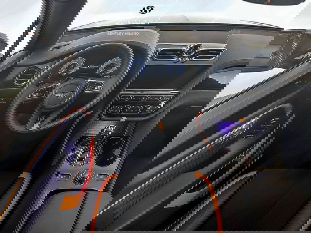 Bentley Bentayga nuova a Milano (11)