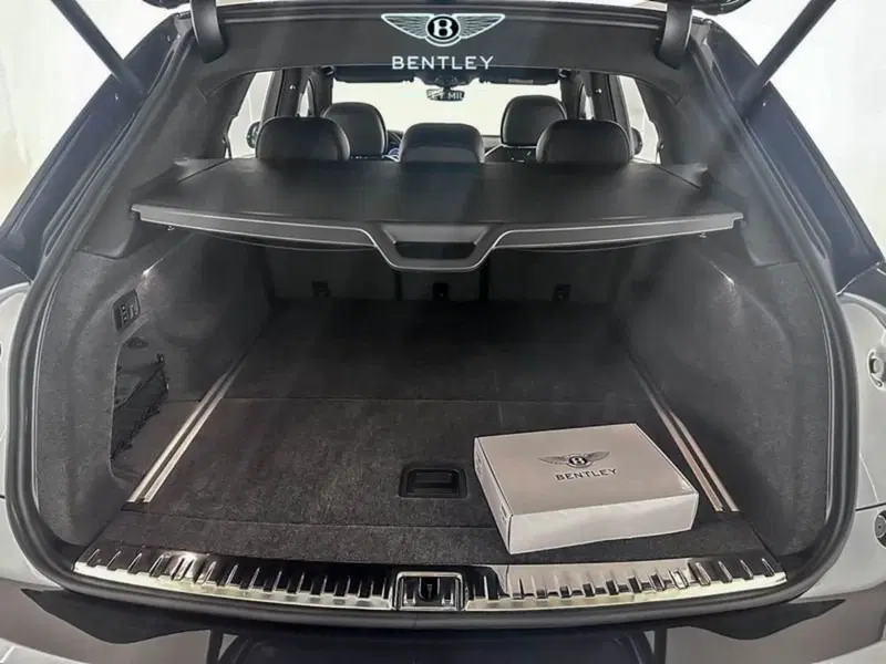 Bentley Bentayga nuova a Milano (12)