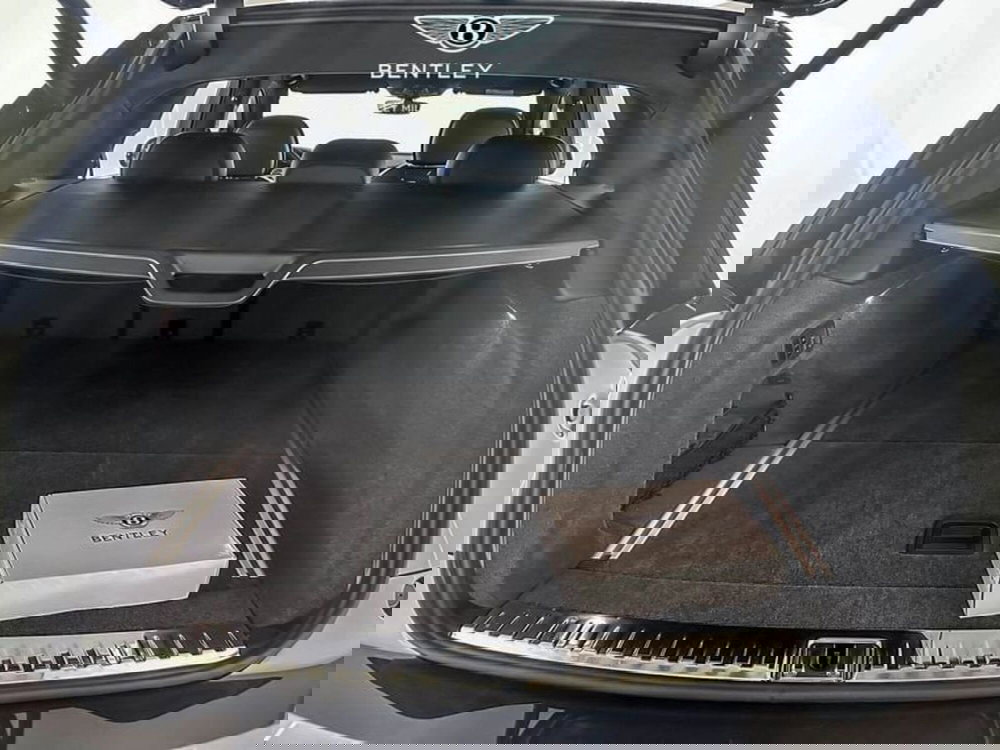 Bentley Bentayga nuova a Milano (12)