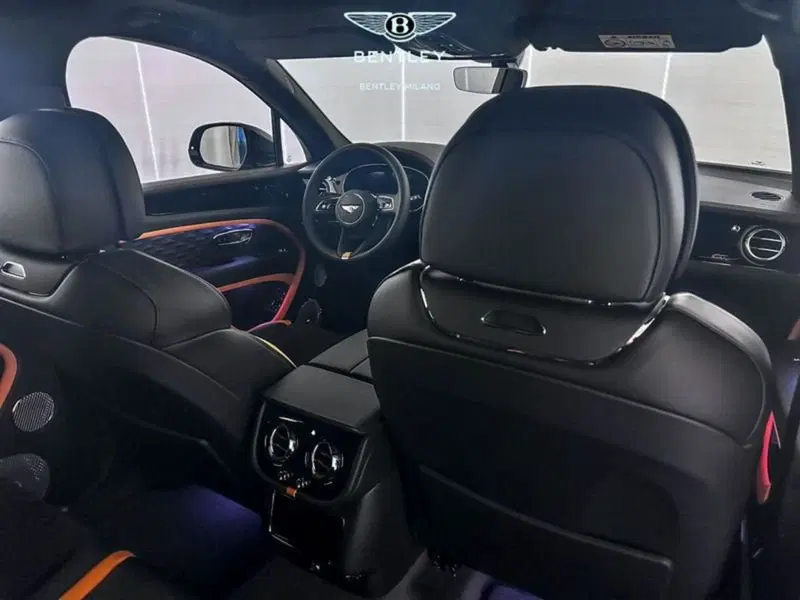 Bentley Bentayga nuova a Milano (13)