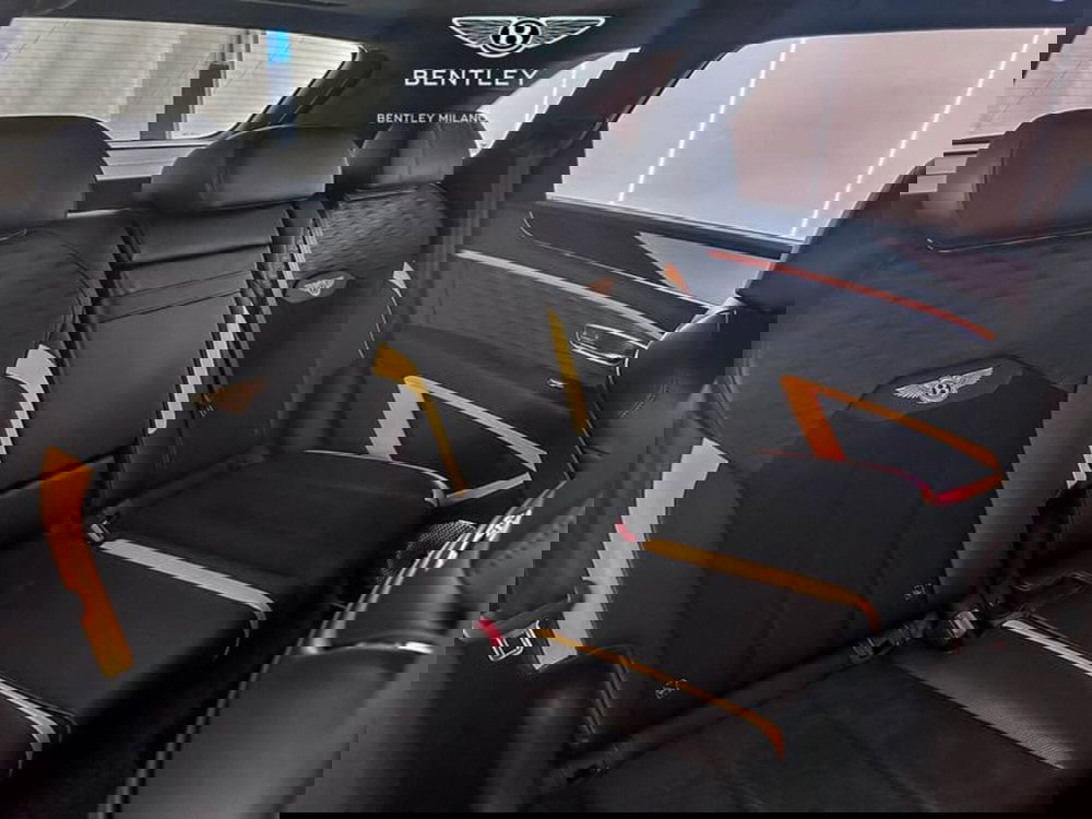 Bentley Bentayga nuova a Milano (14)