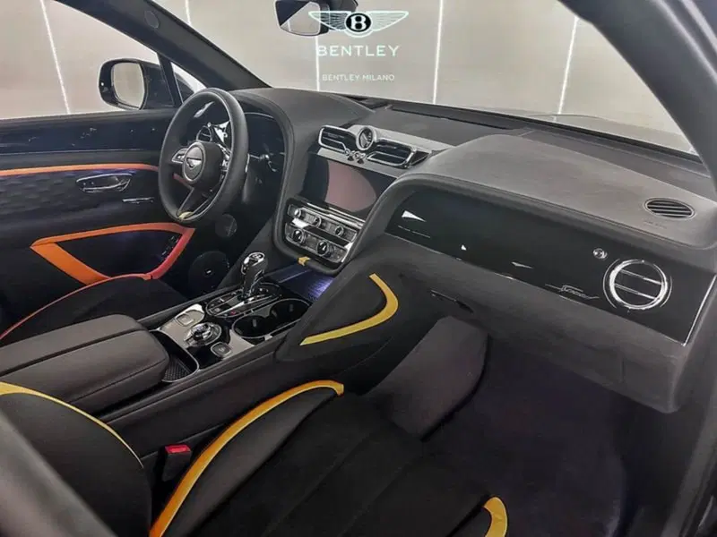 Bentley Bentayga nuova a Milano (15)