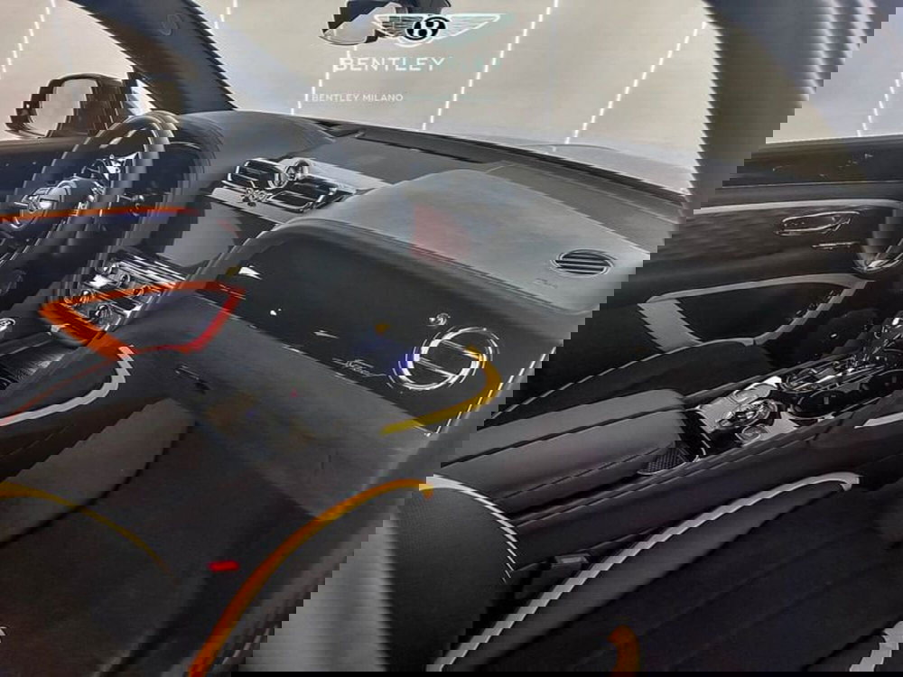 Bentley Bentayga nuova a Milano (15)