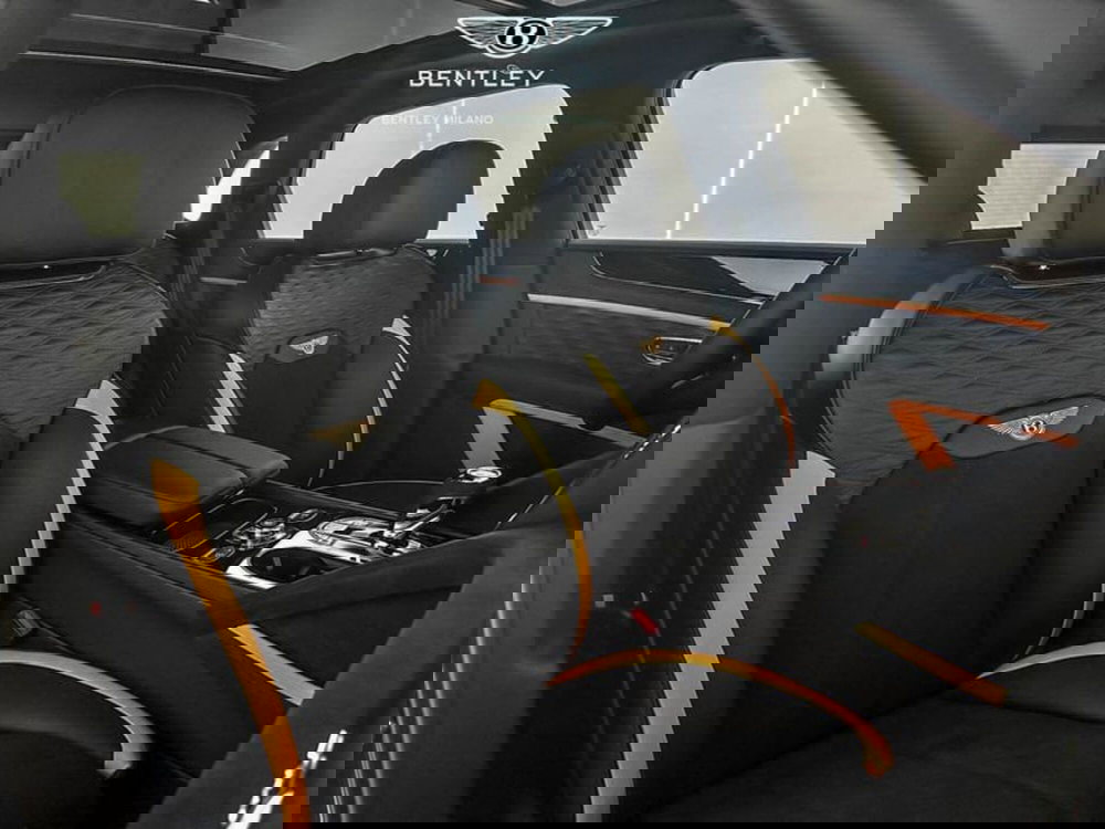 Bentley Bentayga nuova a Milano (16)