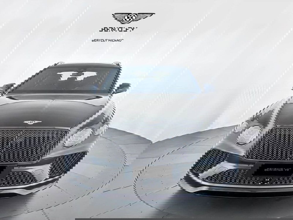 Bentley Bentayga nuova a Milano (2)