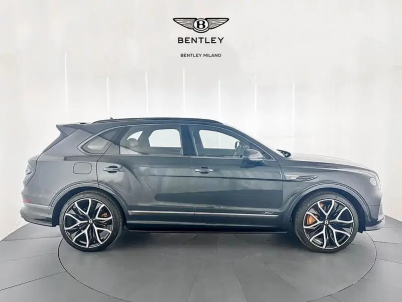 Bentley Bentayga nuova a Milano (4)