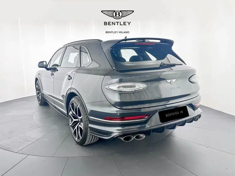 Bentley Bentayga nuova a Milano (5)