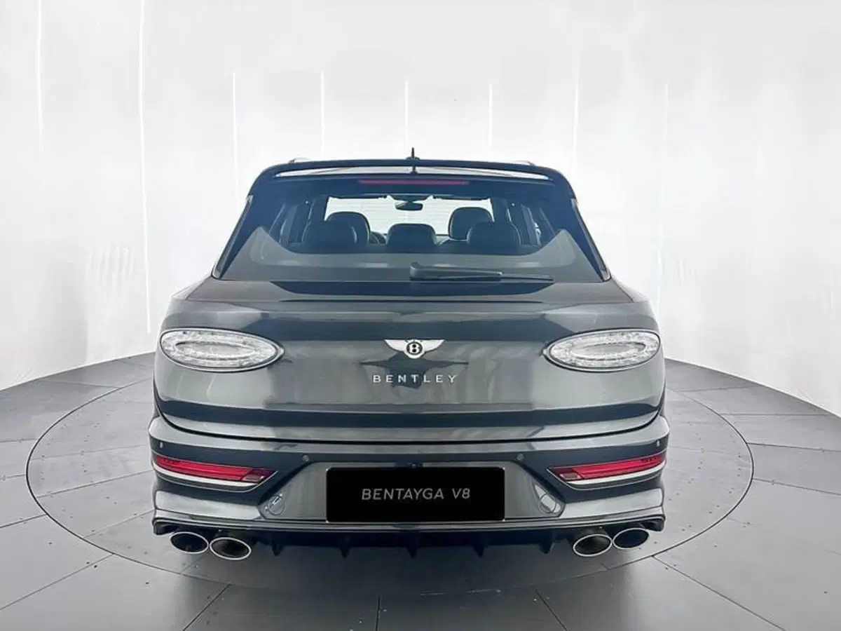 Bentley Bentayga nuova a Milano (6)
