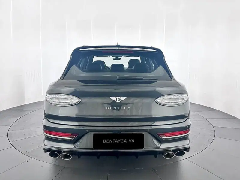 Bentley Bentayga nuova a Milano (6)