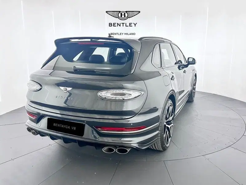 Bentley Bentayga nuova a Milano (7)