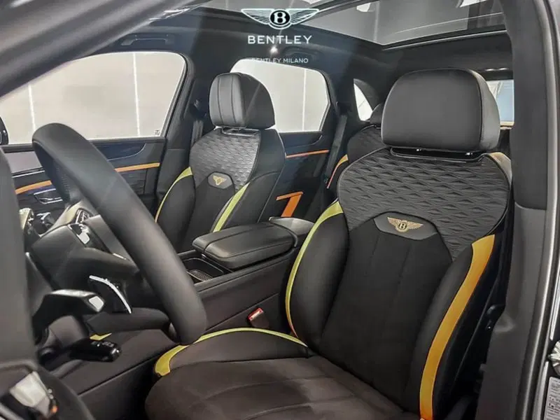 Bentley Bentayga nuova a Milano (9)