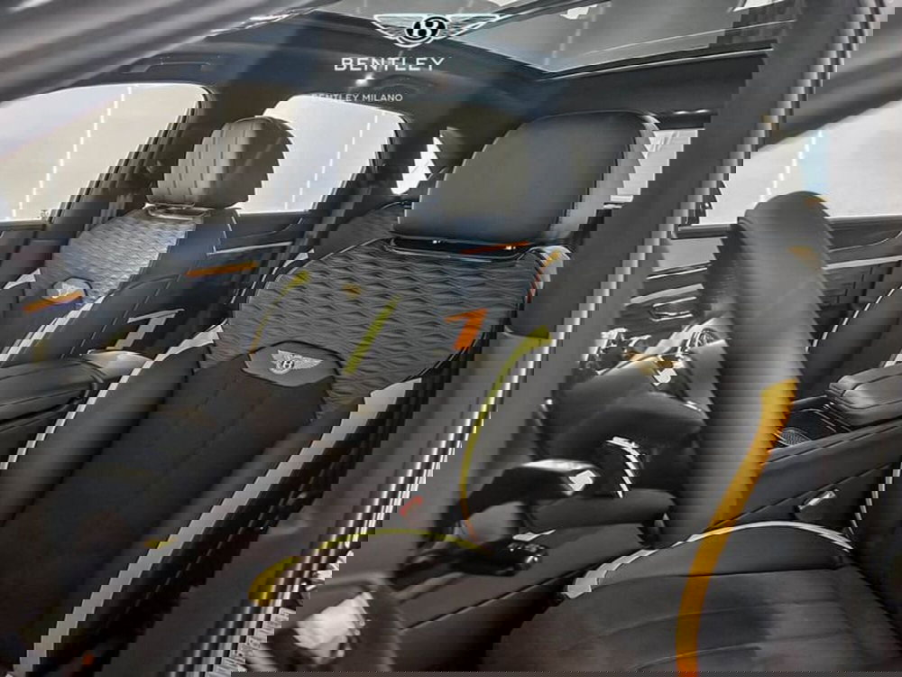 Bentley Bentayga nuova a Milano (9)