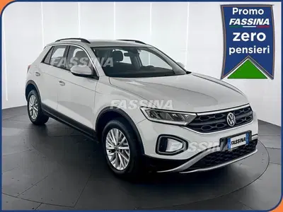 Volkswagen T-Roc 1.0 TSI Life del 2023 usata a Milano