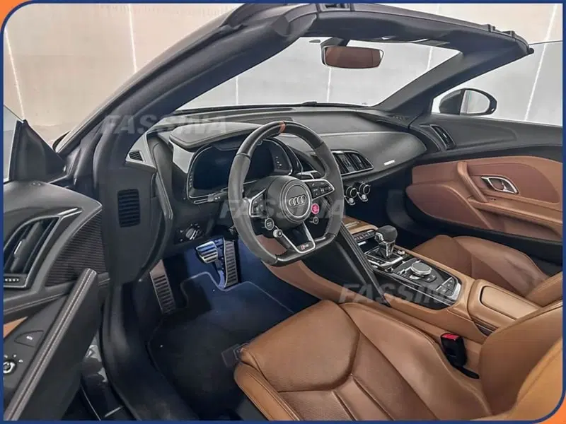 Audi R8 Cabrio usata a Milano (12)