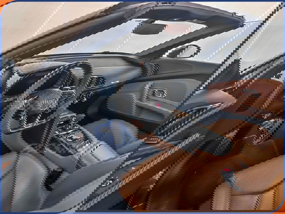 Audi R8 Cabrio usata a Milano (12)