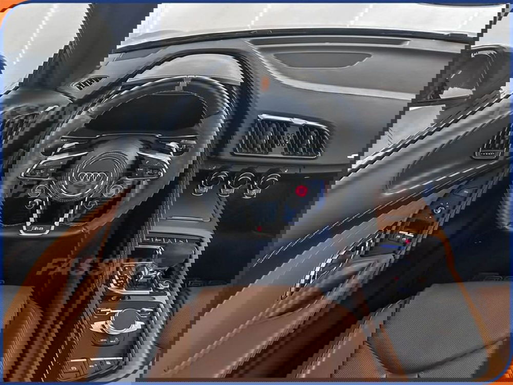 Audi R8 Cabrio usata a Milano (13)