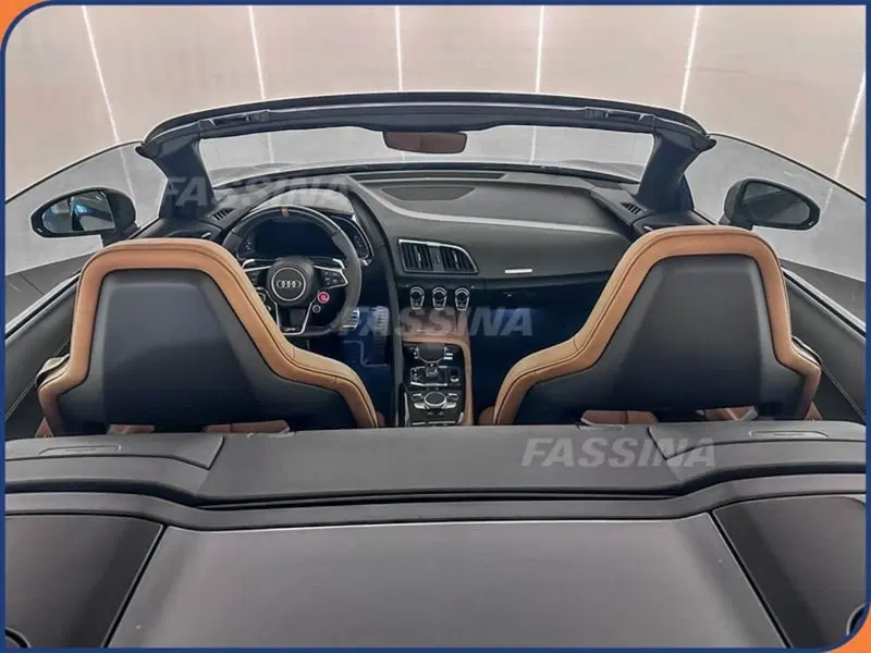 Audi R8 Cabrio usata a Milano (14)