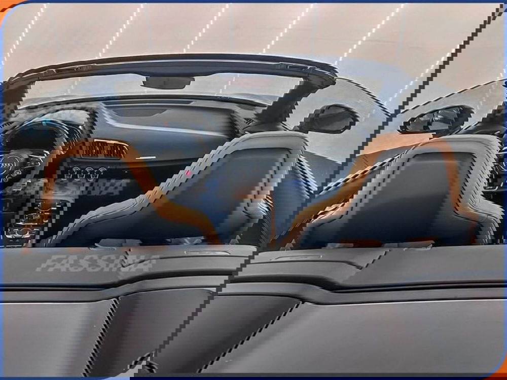 Audi R8 Cabrio usata a Milano (14)