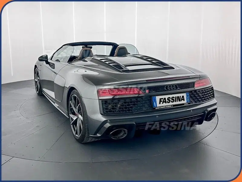 Audi R8 Cabrio usata a Milano (6)