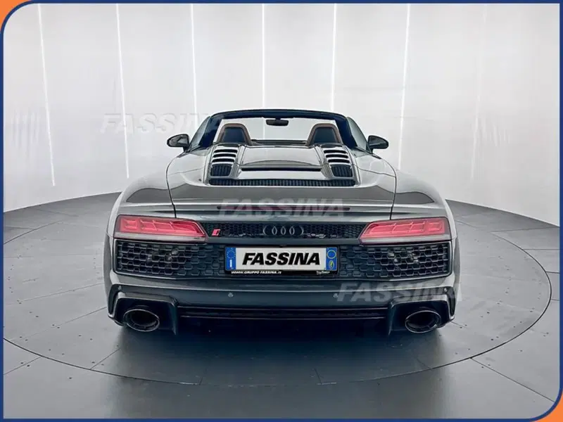 Audi R8 Cabrio usata a Milano (8)