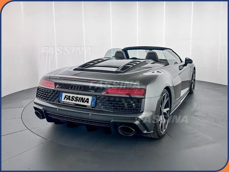Audi R8 Cabrio usata a Milano (9)