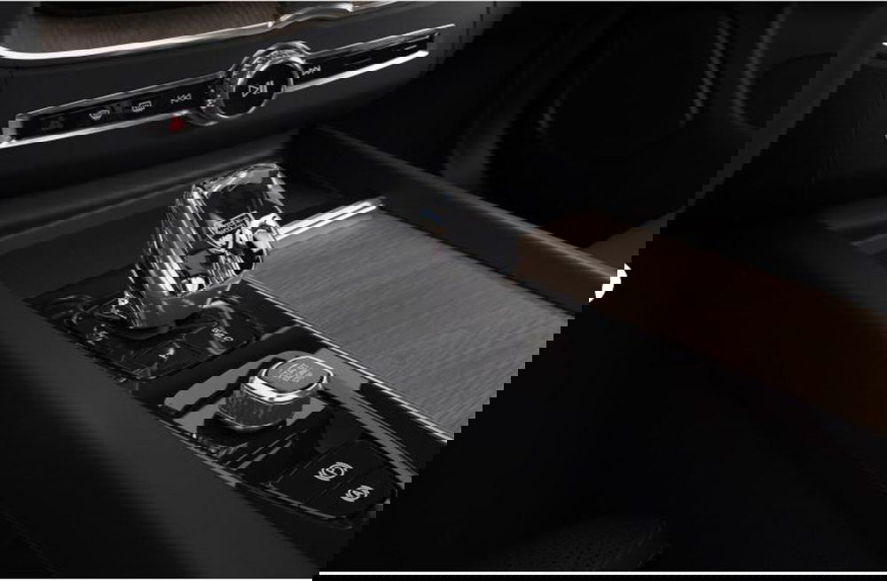 Volvo XC60 nuova a Milano (15)