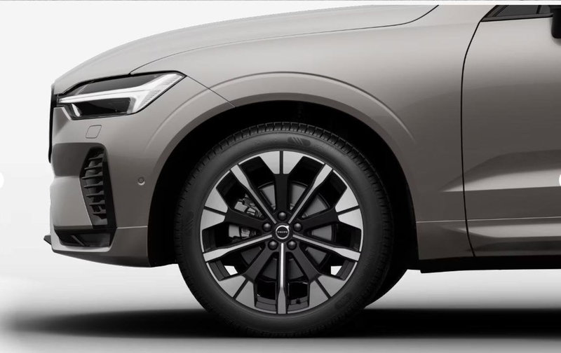 Volvo XC60 nuova a Milano (9)