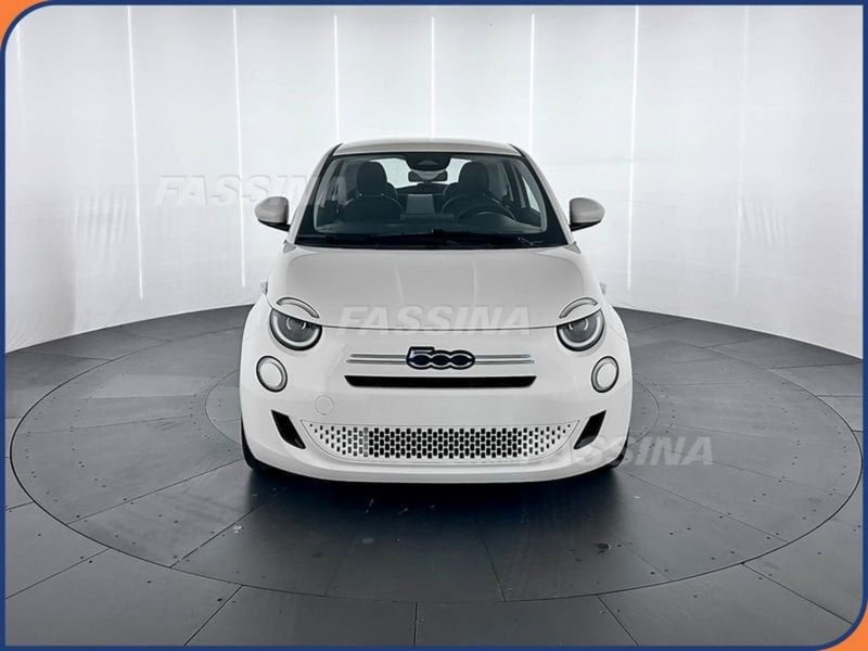 Fiat 500 nuova a Milano (2)