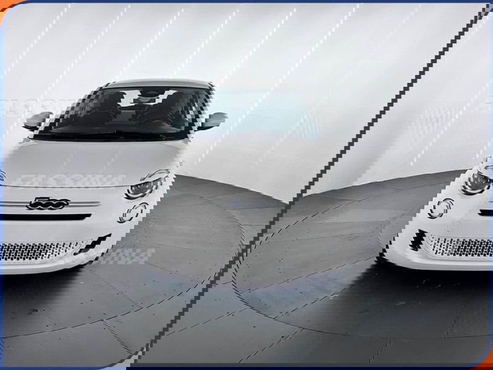 Fiat 500 nuova a Milano (2)