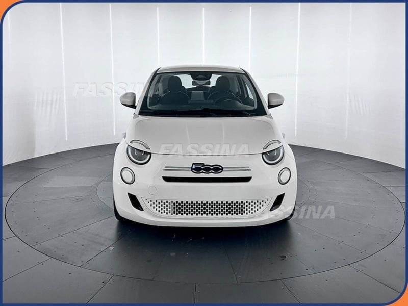 Fiat 500 nuova a Milano (2)