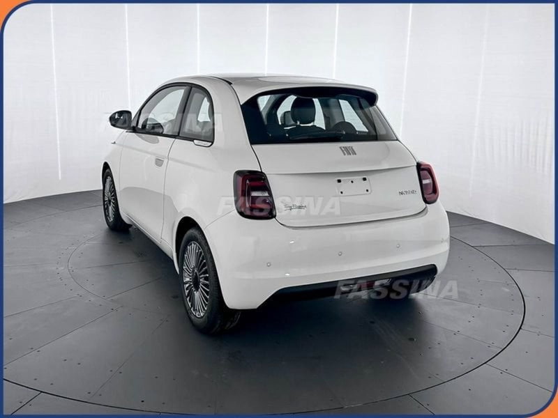 Fiat 500 nuova a Milano (4)