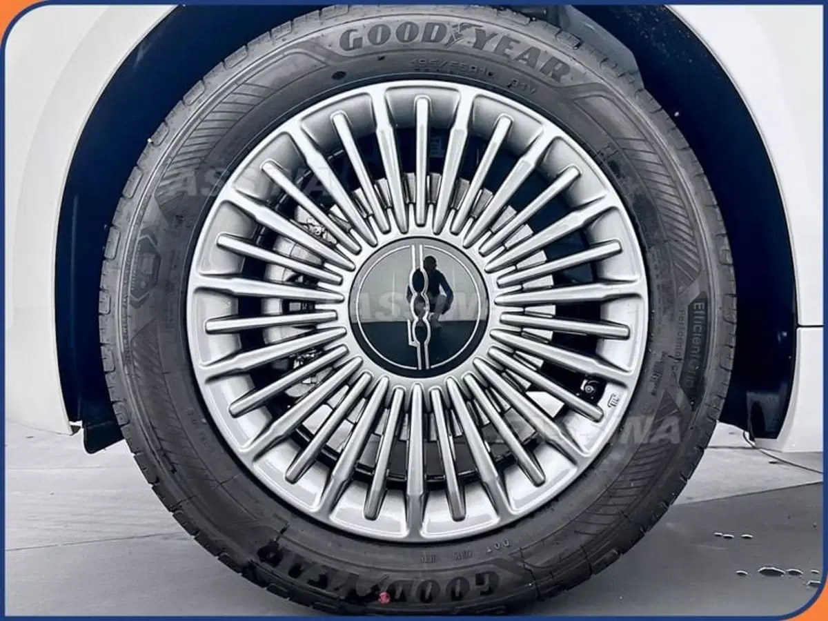 Fiat 500 nuova a Milano (7)