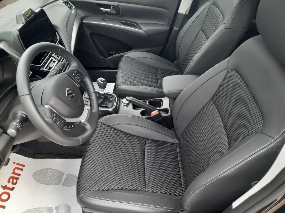 Suzuki S-Cross nuova a L'Aquila (12)