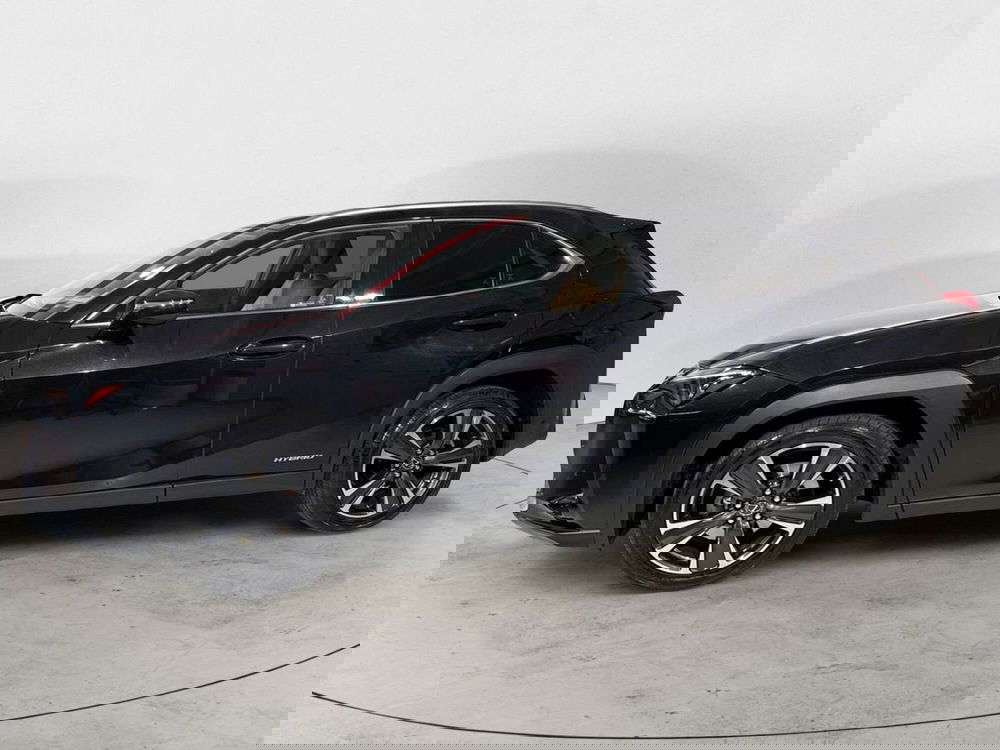 Lexus UX usata a Sondrio (4)