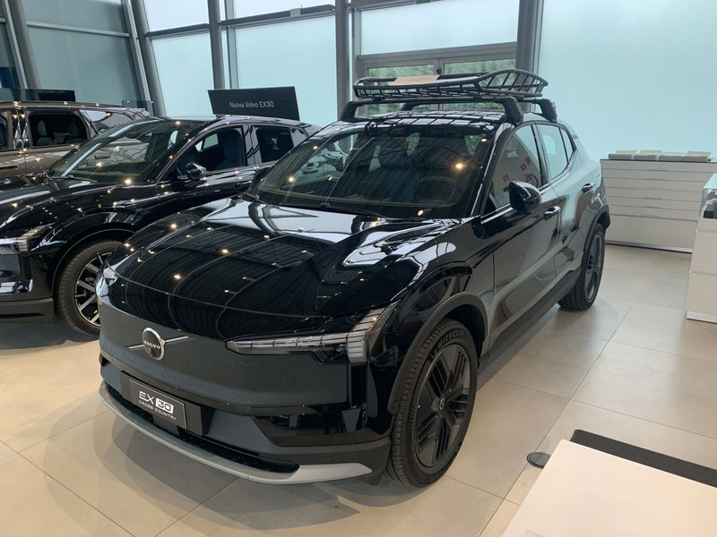 Volvo EX30 Cross Country nuova a Ferrara