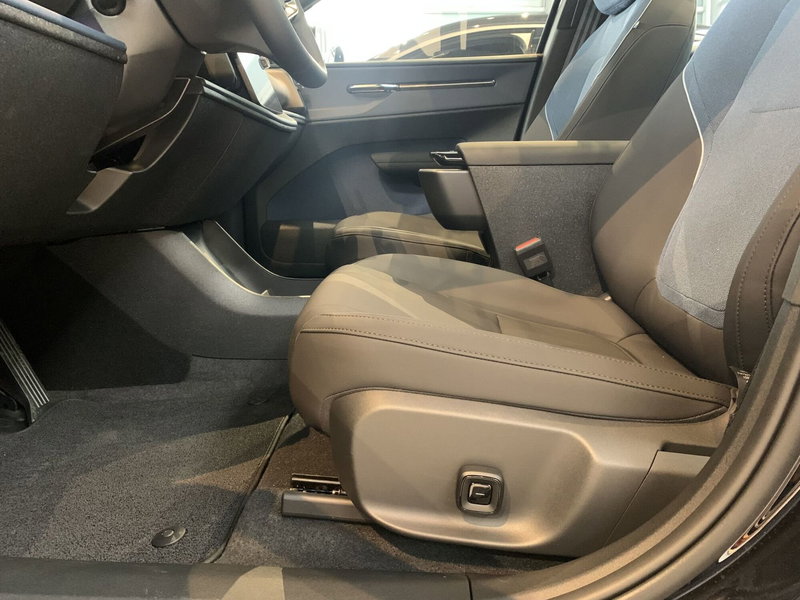 Volvo EX30 Cross Country nuova a Ferrara (11)