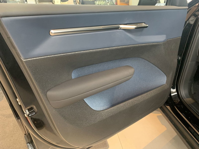 Volvo EX30 Cross Country nuova a Ferrara (14)