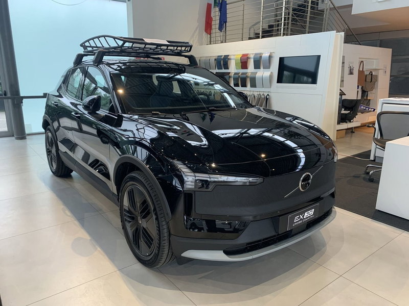 Volvo EX30 Cross Country nuova a Ferrara (2)