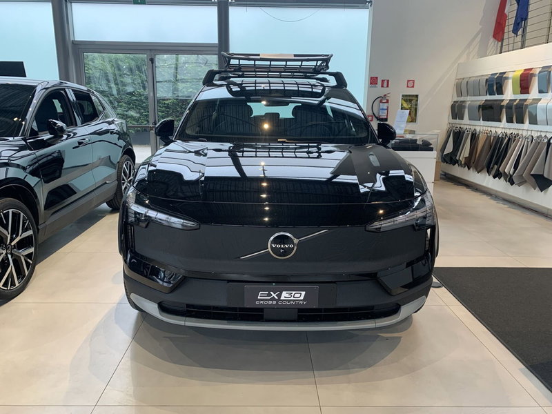 Volvo EX30 Cross Country nuova a Ferrara (3)