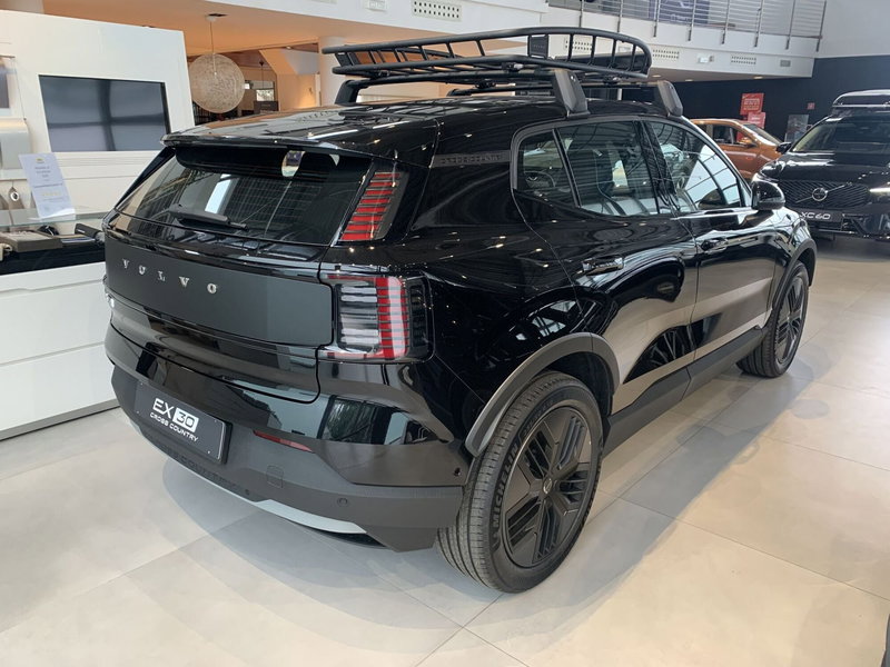 Volvo EX30 Cross Country nuova a Ferrara (5)