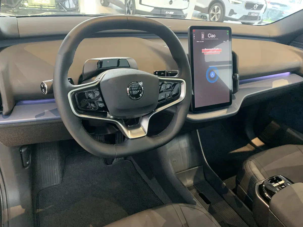 Volvo EX30 Cross Country nuova a Ferrara (9)