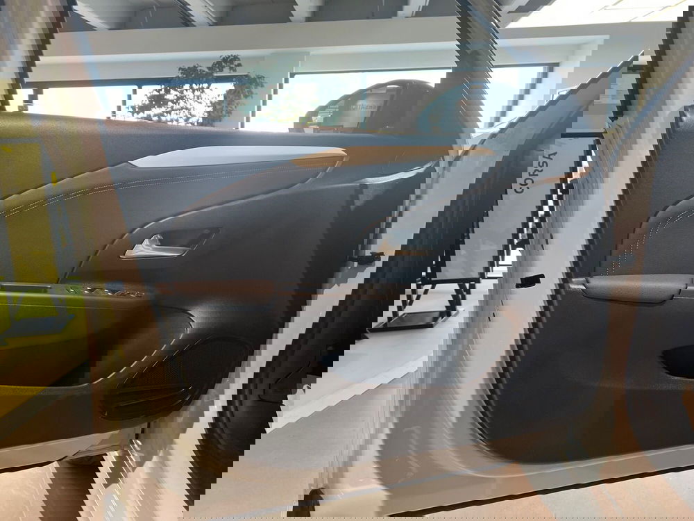 Opel Corsa nuova a Bari (11)