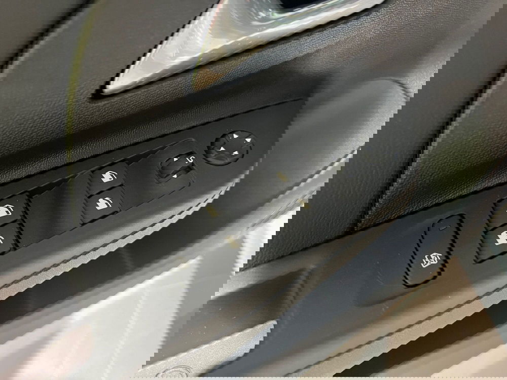 Opel Corsa nuova a Bari (12)