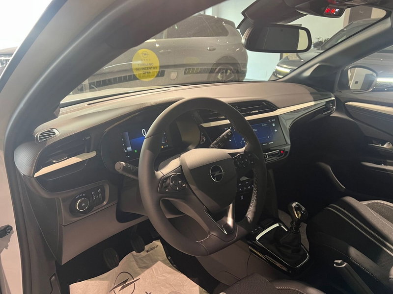 Opel Corsa nuova a Bari (13)