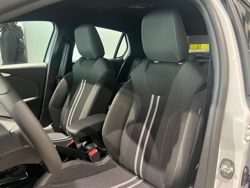 Opel Corsa nuova a Bari (14)