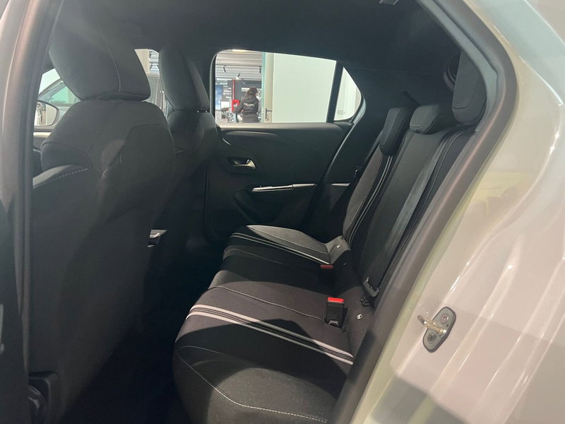 Opel Corsa nuova a Bari (16)