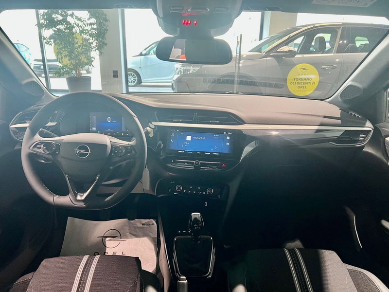 Opel Corsa nuova a Bari (17)