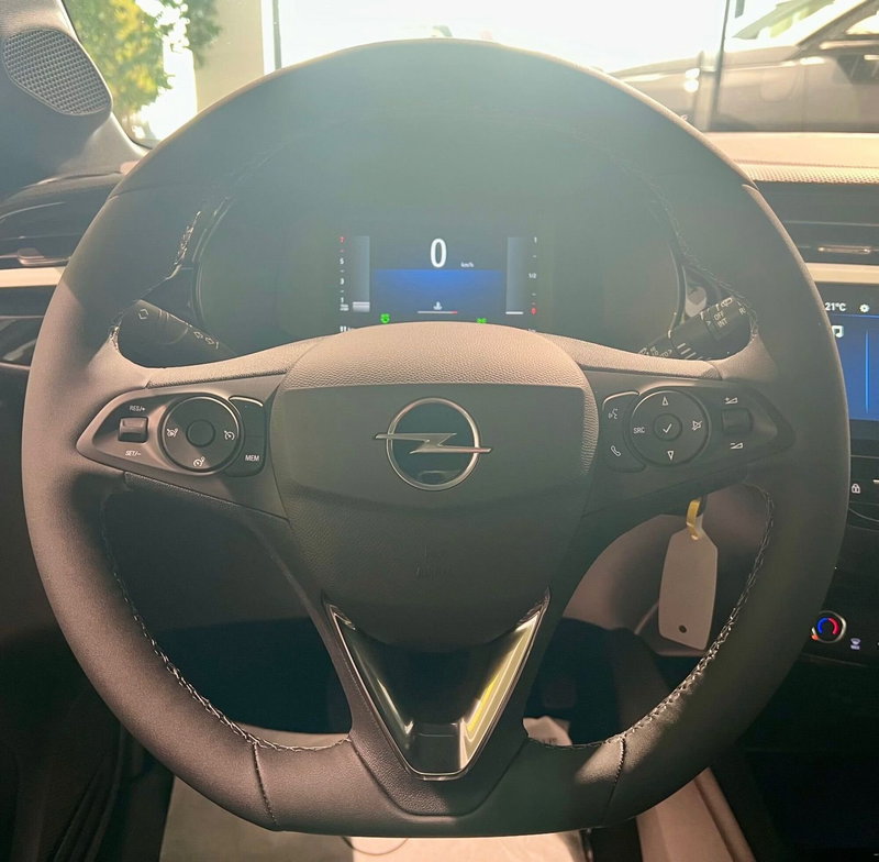 Opel Corsa nuova a Bari (19)